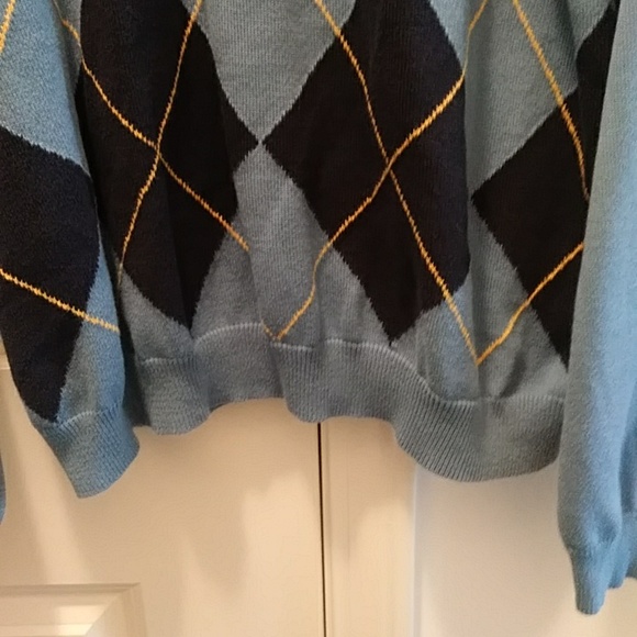 Beautiful sweater - Picture 4 of 5